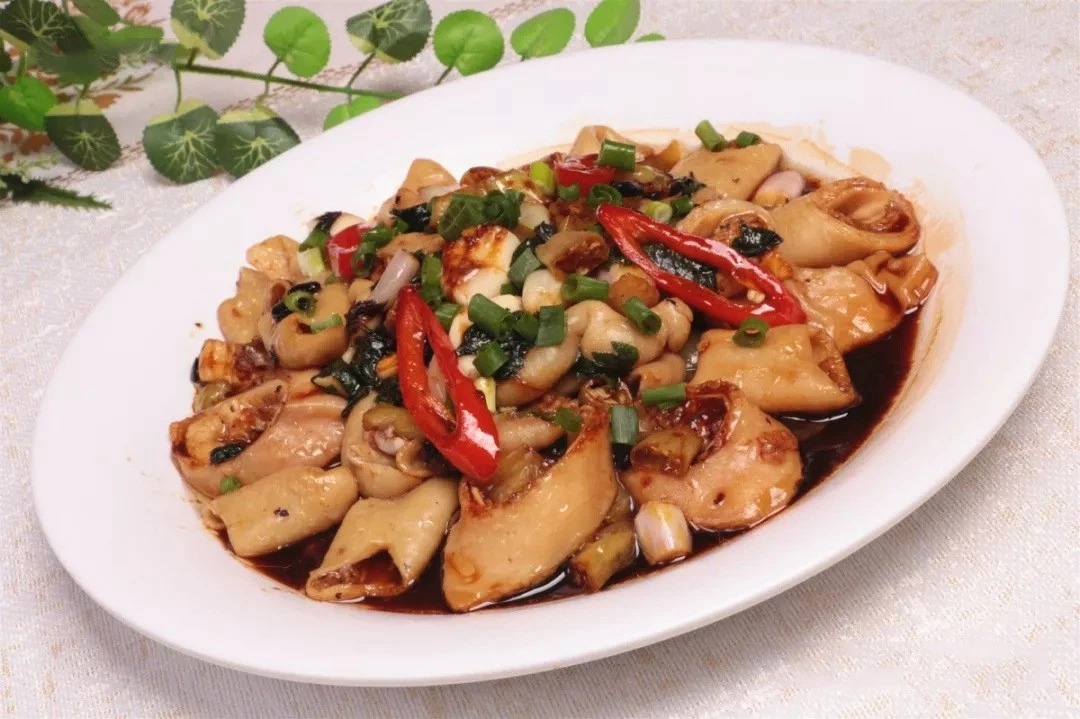 Cantonese Home-Style Steamed Pork Intestines with Garlic and Black Bean Sauce