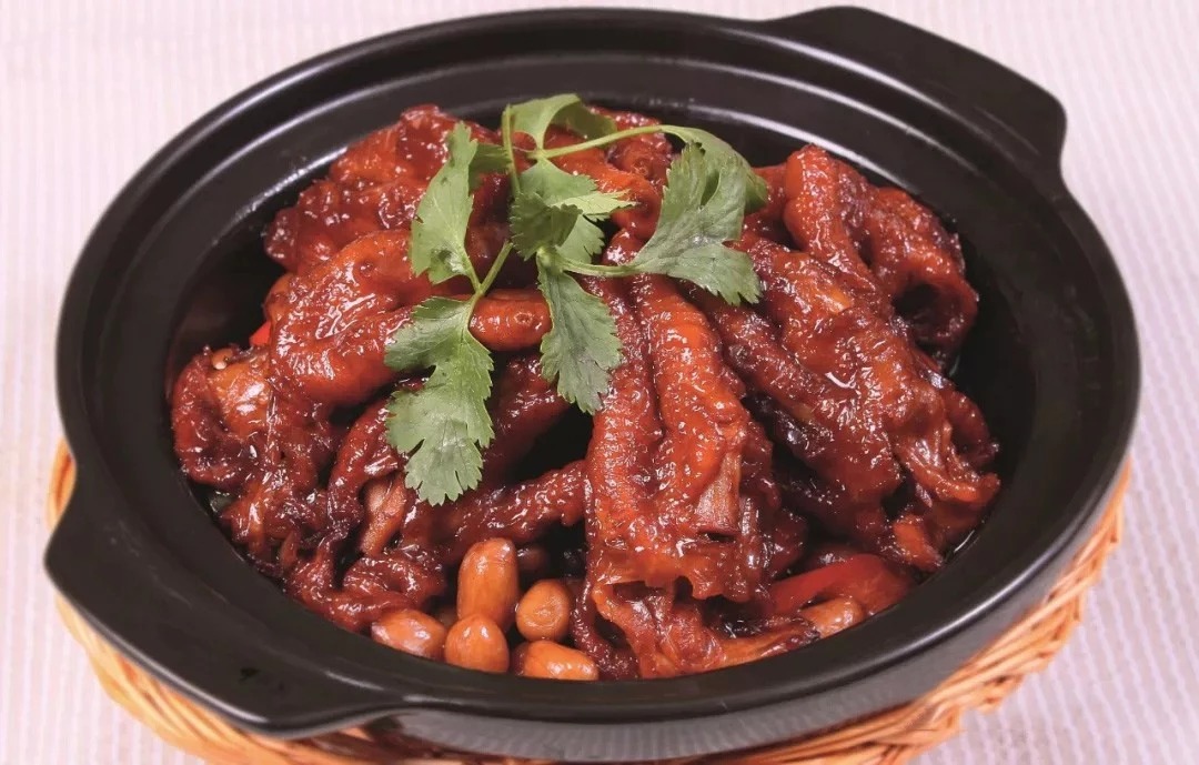 Cantonese Home-Style Braised Chicken Feet in Black Bean Sauce
