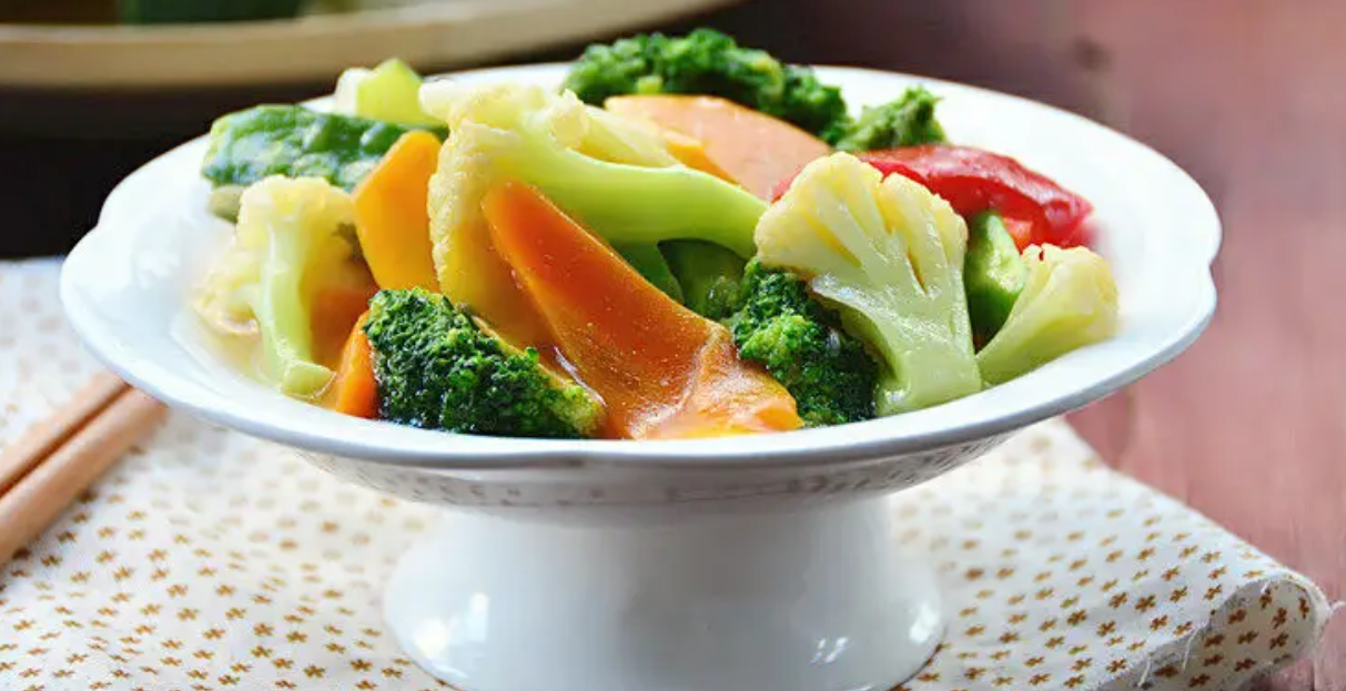 Vegetarian Chinese Cuisine Stir-Fried Mixed Vegetables