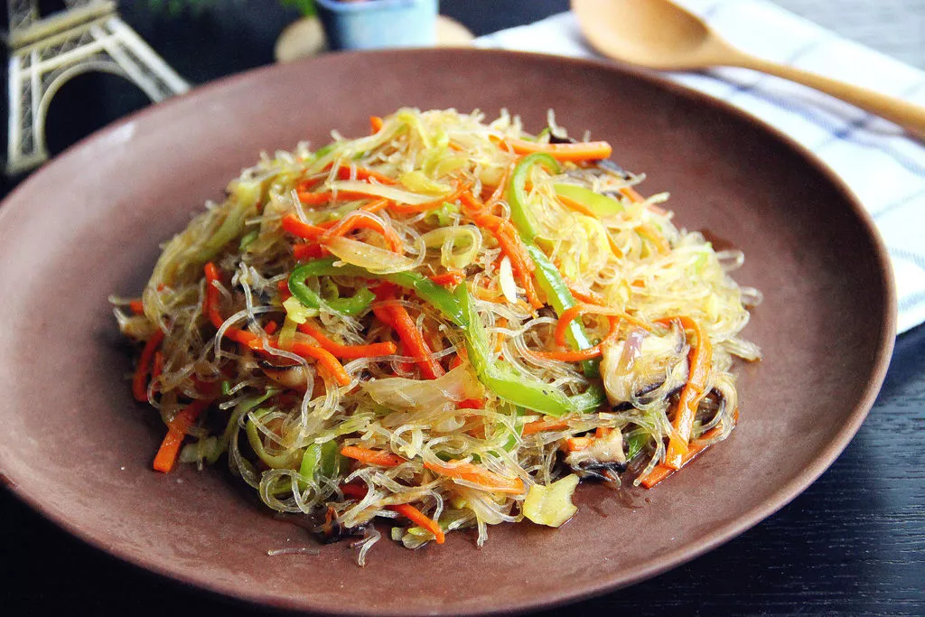Vegetarian Chinese Stir-Fried Glass Noodles