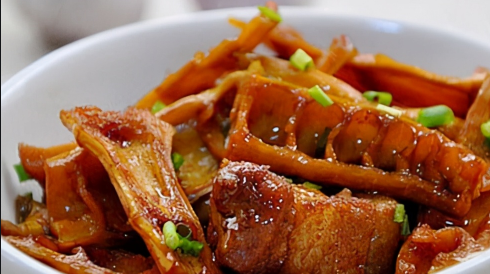 Classic Hunan dish: Braised pork with bamboo shoots
