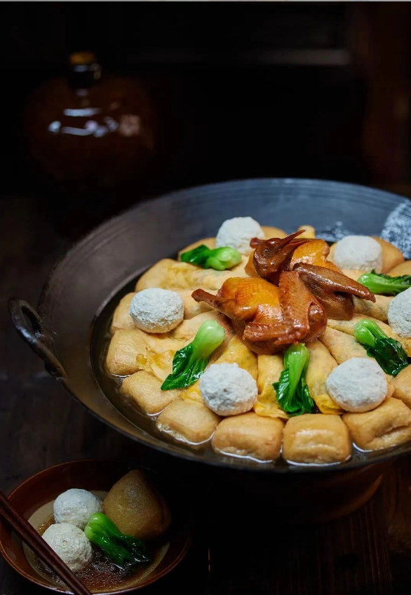 Hu Shih's Signature Hot Pot: A Step-by-Step Guide to Making Chinese Cuisine