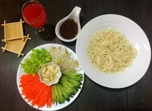 Old Beijing-Style Zhajiang Noodles
